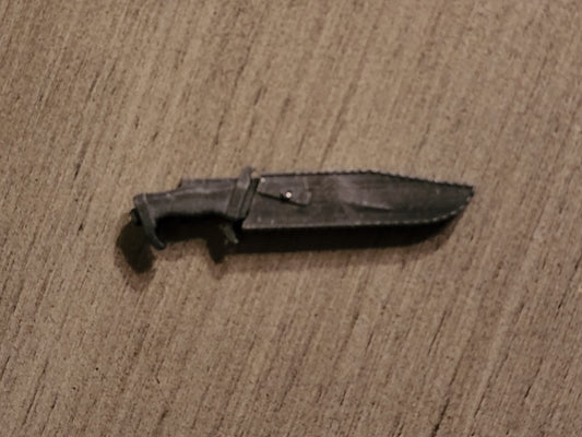 Pair of survival knives and sheaths - 1/12 scale