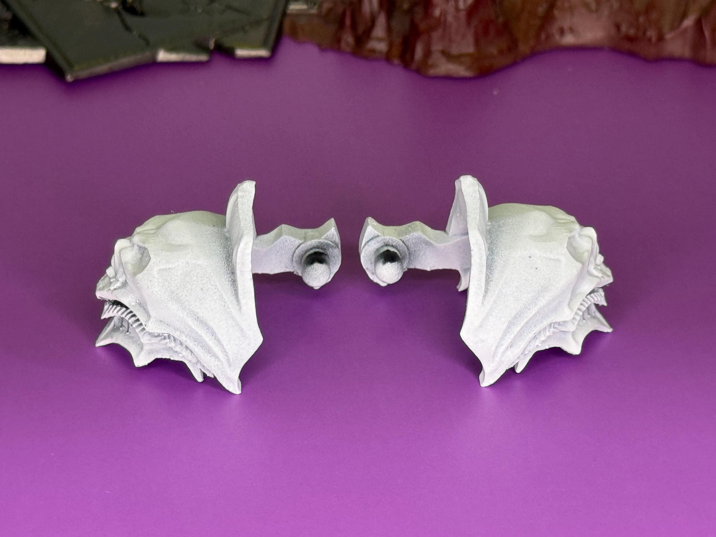 Death Skull Pauldrons - Mythic Legions 1.0