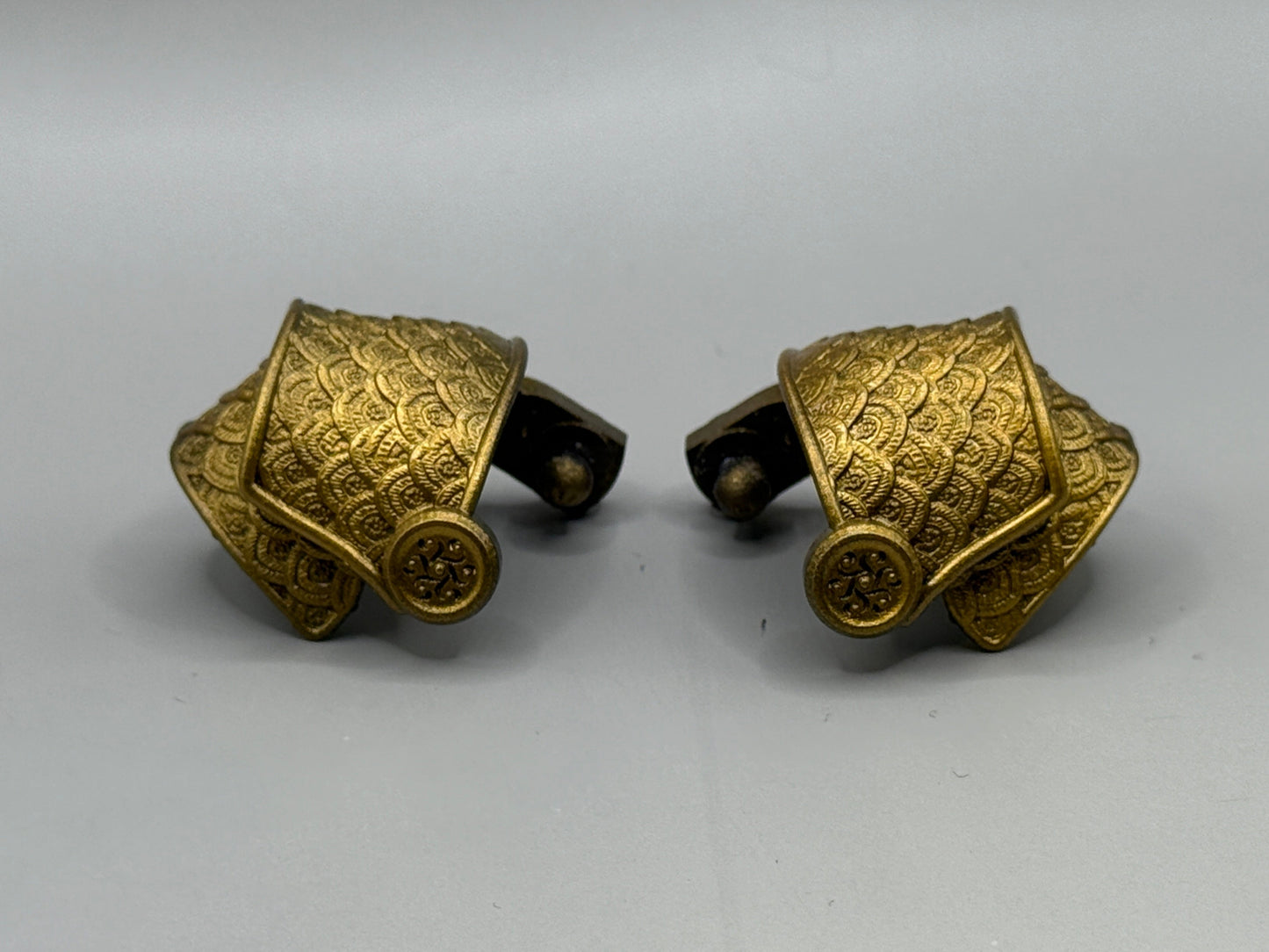 Painted Gold Plate Pauldrons - Mythic Legions 1.0