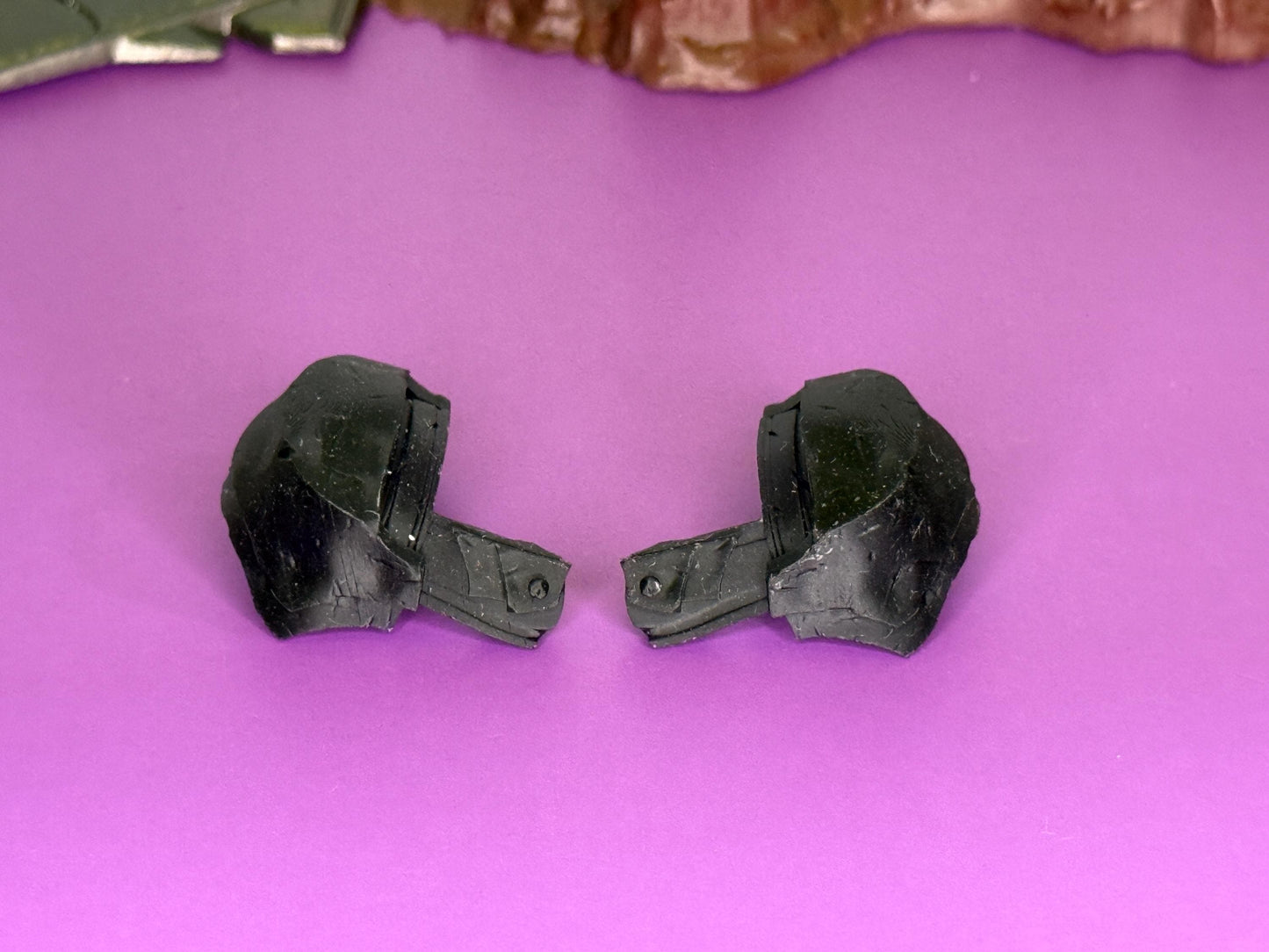Small Plate Shoulder Pads - Mythic legions 2.0