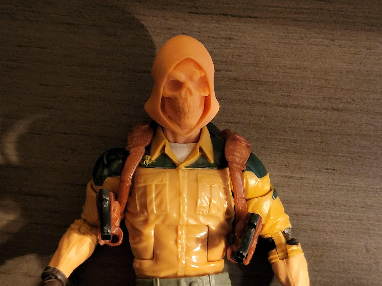 Shoulder harness with dual holsters and guns - 1/12 scale